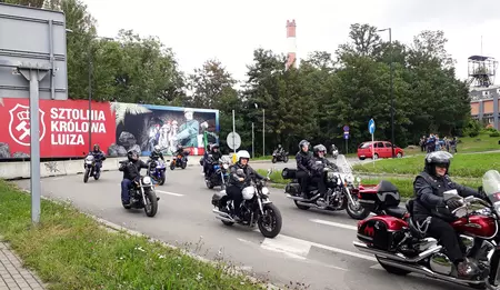Motoserce 2022 z ISOVER RIGIPS WEBER - parada motocykli