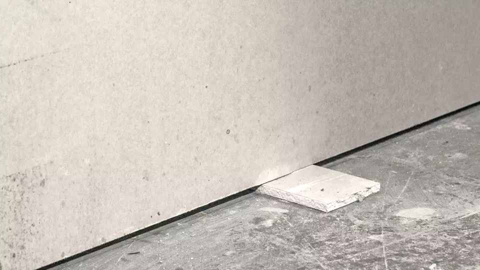 Easytherm płyty gk z wełną - podkładanie fragmentu gk